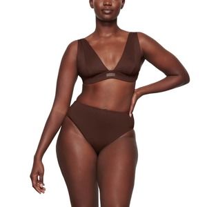 SKIMS SIGNATURE SWIM PLUNGE BIKINI TOP Large Cocoa NWT